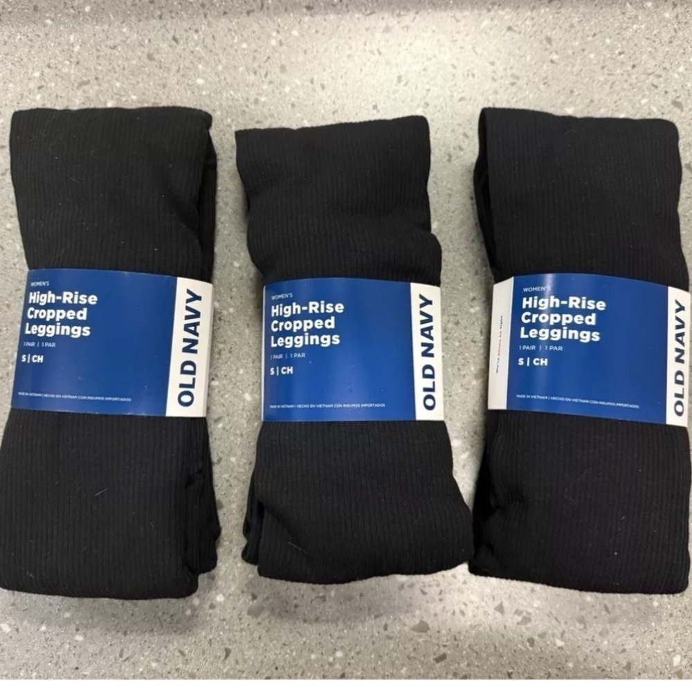 Old Navy Black High-Rise Cropped Leggings